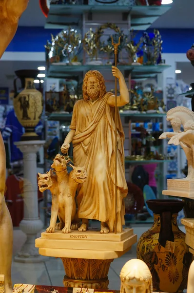 Estatua de Hércules y Cerberus en la tienda de recuerdos, Atenas, Grecia . — Foto de Stock