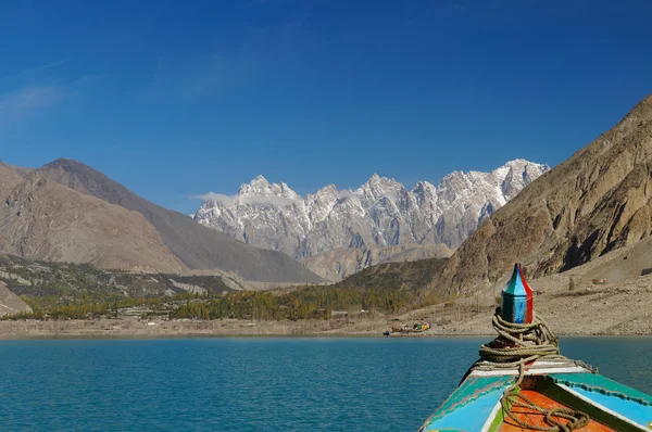 Tupopdan κορυφές ενώ ψάχνει από το καράβι στο Πακιστάν — Φωτογραφία Αρχείου