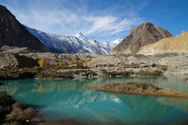 Beautiful lake and mountains in Pasu,Northern Pakistan — Stock Photo, Image