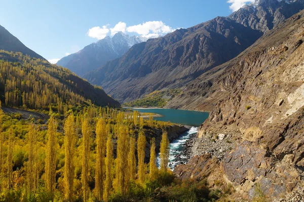 Khalti Lake in Northern area of Pakistan — Stock Photo, Image