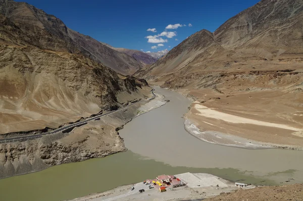 Confluence of Zanskar and Indus rivers - Leh, India — Stock Photo, Image
