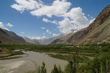 güzel dağ ve nehir kargil, ladakh, Kuzey Hindistan