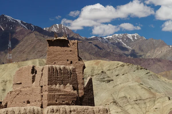 Ancient fortress and Buddhist Monastery (Gompa) in Basgo valley — Stock Photo, Image