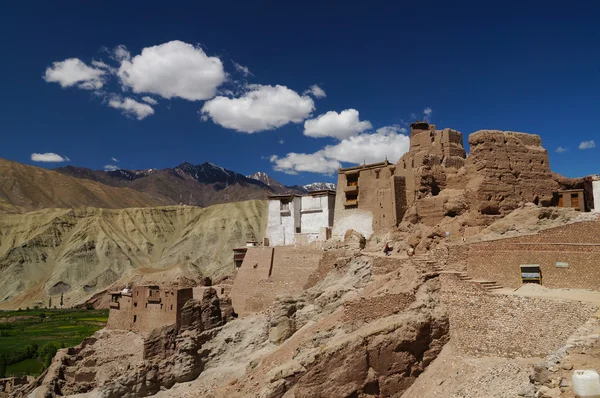 Ancient fortress and Buddhist Monastery (Gompa) in Basgo valley — Stock Photo, Image