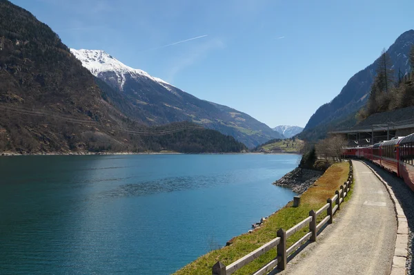 Landskap från Schweiz till tirano med bernina express tåg — Stockfoto