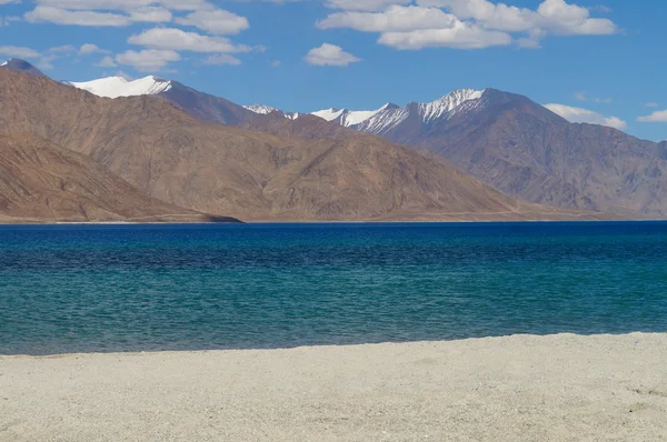 Pangong Tso or Pangong Lake in Ladakh, India — Φωτογραφία Αρχείου