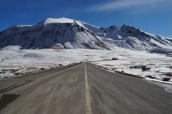 Road at Khunjerab pass at china-pakistan border in Northern  Pak — Stock Photo, Image