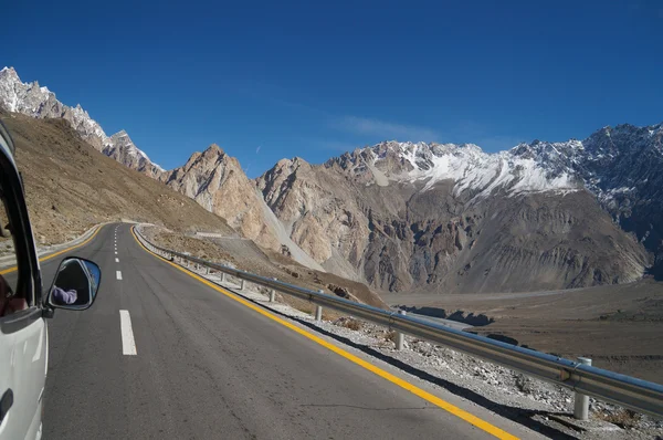 On  way from Pasu to Khunjerab Pass in Pakistan — Stock Photo, Image