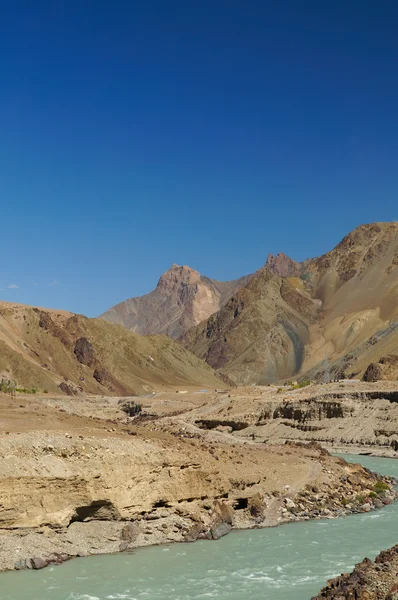 Himalaya mountain landscape with river Leh, Ladakh, India — Stock Photo, Image