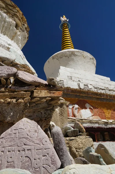 Tibetan Buddhist Mani Stones with carved mantras at Lamayuru monastery — Stock Photo, Image