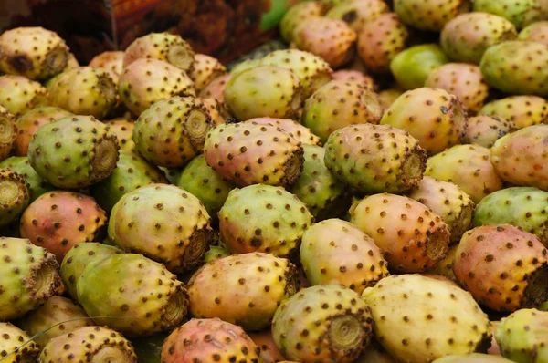 Cactaceous fig fruits in a Fez market — Zdjęcie stockowe