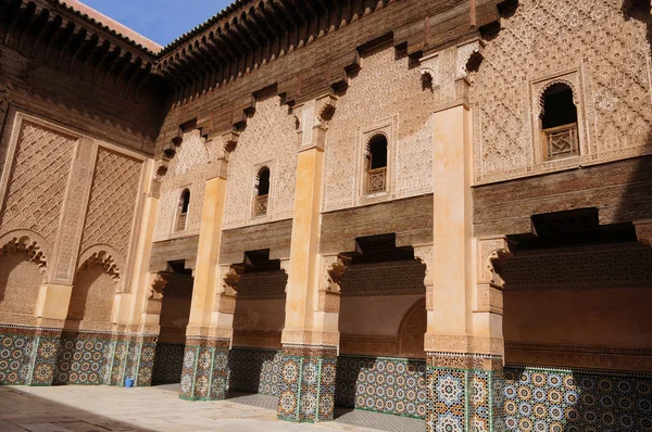 Pátio de Ali Ben Youssef Madrasa, Marrakech — Fotografia de Stock