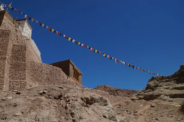 Antigua fortaleza y monasterio budista (Gompa) en el valle de Basgo — Foto de Stock