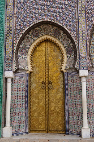 The big golden doors of the royal palace of Fez — Stock Photo, Image