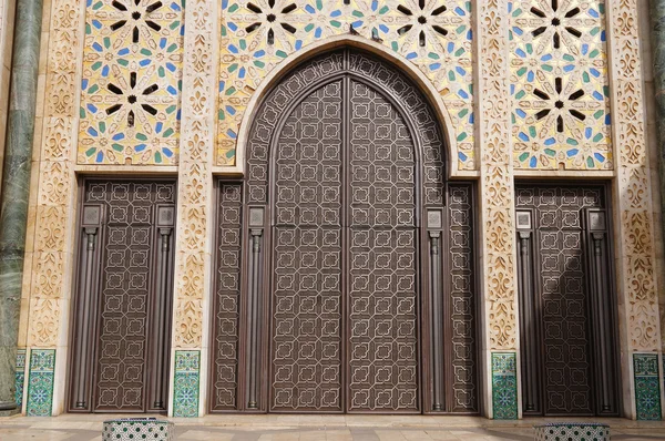 Detalle de un enorme decorado con orname árabe islámico tradicional —  Fotos de Stock