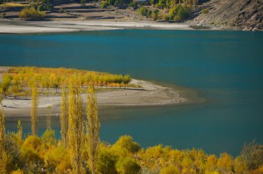 Güzel Khalti Gölü Kuzey bölgesinde Pakistan