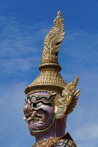 Guardião do demônio em Wat Phra Kaew, Bangkok . — Fotografia de Stock