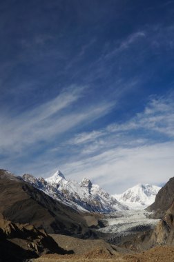Pasu buzul ve Kuzey Pakistan güzel gökyüzü