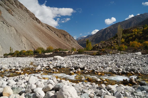 Pequeño río en Ghizer Valley en el norte de Pakistán —  Fotos de Stock
