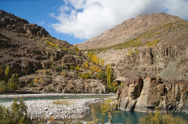 Krásné údolí Ghizer na podzim, Pákistán — Stock fotografie