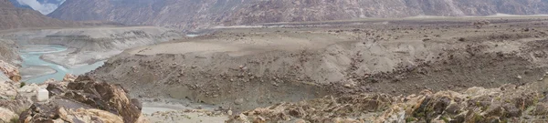 Panoramatický pohled na soutoku Indu a Gilgit řek, Severní Pákistán — Stock fotografie