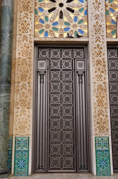 Detalle de la hermosa puerta de la mezquita Hassan II en Casablanca —  Fotos de Stock