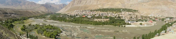 El pueblo de Kargil en las montañas del Himalaya, Ladakh . — Foto de Stock