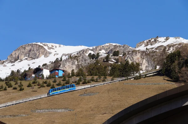 Vacker utsikt under våren, St. Moritz — Stockfoto
