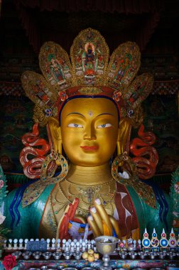 Maitreya Buda heykelinin Hemis gompa Ladakh, Hindistan.