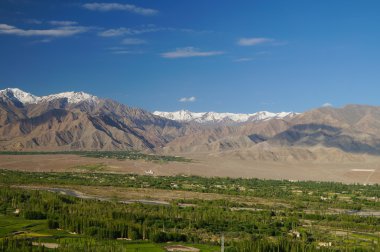 Güzel bir Leh, Ladakh, Hindistan aralığında dağ manzarası
