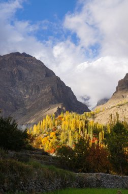 Sonbahar, Pakistan Hunza Vadisi dağlarında