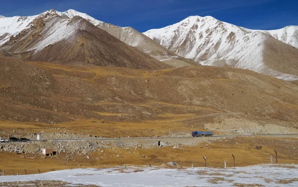 Belle montagne al passo Khunjerab al confine Cina-Pakistan i — Foto Stock