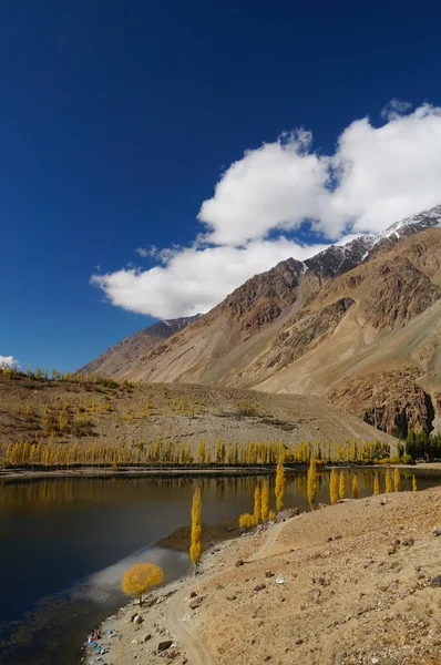 Phander Lake, Ghizer en el norte de Pakistán — Foto de Stock