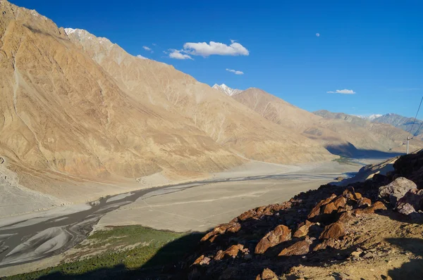 Hermosa vista panorámica del valle de Nubra en Ladakh, India — Foto de Stock