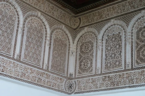 Detail of a Moorish style stucco in Bahia Palace in  Marrakesh — Stock Photo, Image