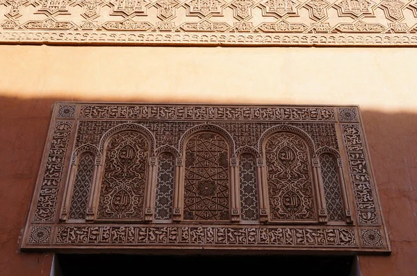 รายละเอียดที่สวยงามในสุสาน Saadian, Marrakech — ภาพถ่ายสต็อก