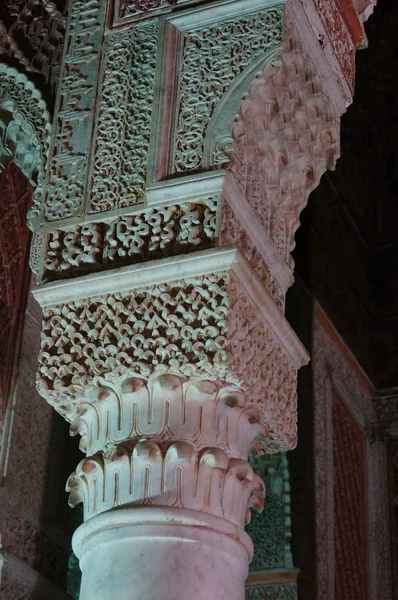Belo detalhe do mausoléu de túmulos saadianos em Marrakech — Fotografia de Stock