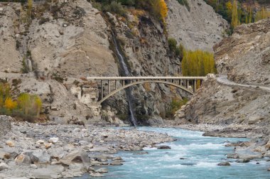 Hunza ve Kuzey Pakistan nehirlerin Nagar izdiham
