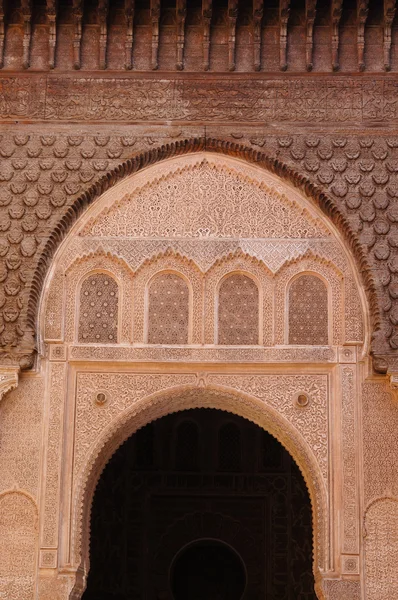 Détails architecturaux de la Madrasa Ali Ben Youssef, Marrakech, Mor — Photo