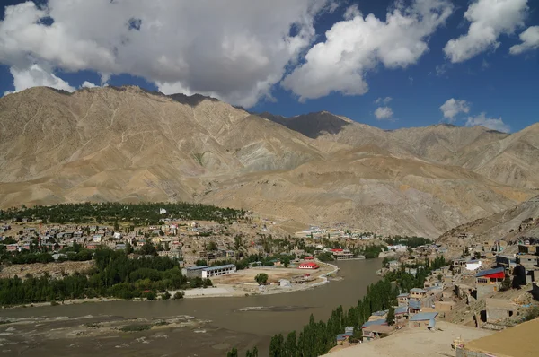 Das dorf kargil im himalaya-gebirge, indien — Stockfoto