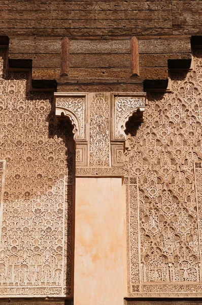 Détails architecturaux de la Madrasa Ali Ben Youssef, Maroc — Photo