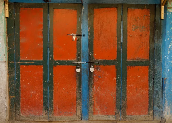 Green and orange door in Kagril,Ladakh,India — Stock Photo, Image