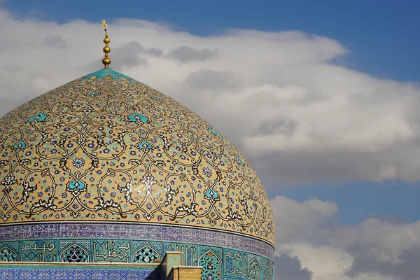 Mezquita Sheikh Lotfollah en la plaza Naghsh-e Jahan, Isfahán, Irán . — Foto de Stock