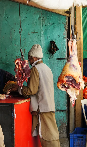 Kargil, 인도 근처 마에 있는 시장에서 고기 스 톨 — 스톡 사진