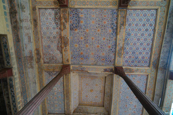 Hermosa decoración de techo de madera de Chehel Sotoun Palace Irán —  Fotos de Stock