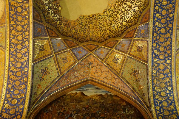 Hermoso interior del Palacio Chehel Sotoun en Isfahán, Irán . — Foto de Stock