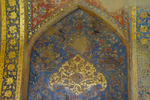 Hermosa pared del palacio de Sotoun en Isfahán, Irán . — Foto de Stock