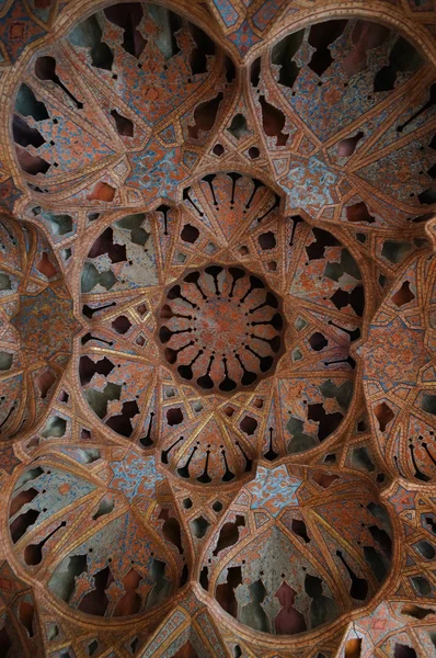 Beau plafond du palais Ali Qapu à Ispahan, Iran . — Photo