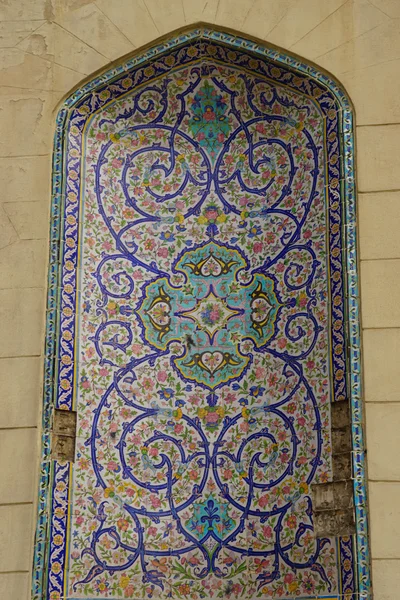 Hermosa puerta de la ciudad del Corán en Shiraz, Irán . — Foto de Stock
