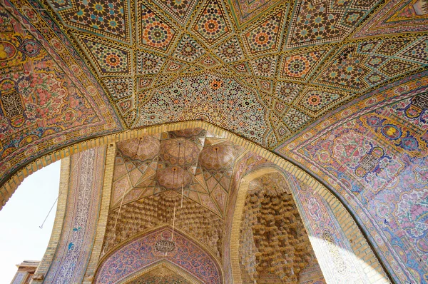 Hermoso detalle de la mezquita Nasir al-Mulk en Shiraz, Irán . — Foto de Stock